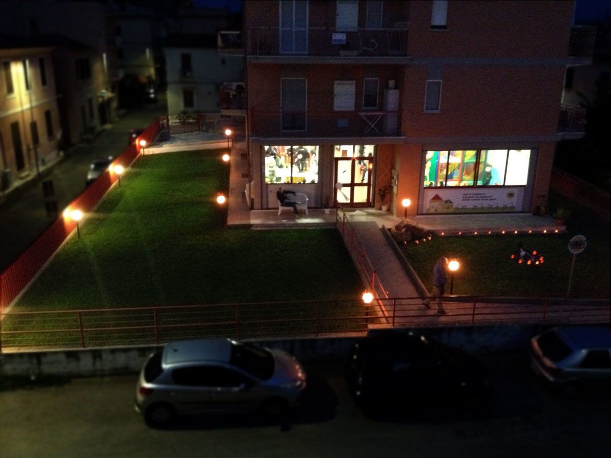 la little town terracina vista dall'alto addobbata per halloween